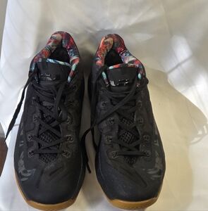 MAX LEBRON XI LOW Mens Sz 11